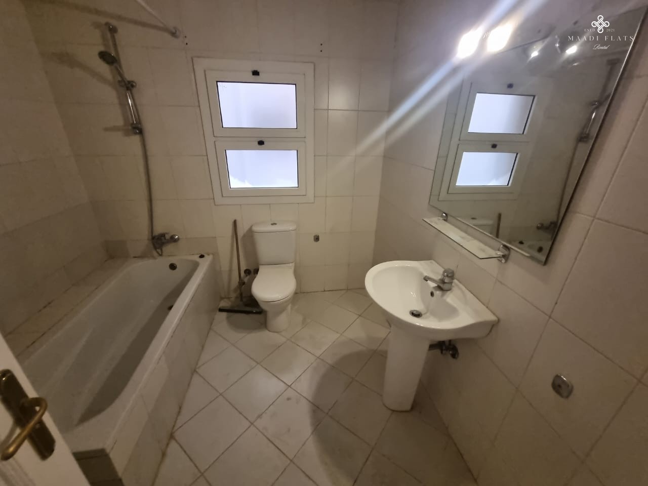 شقة واسعة ٤ غرف نوم ببلكونة في سرايات المعادي – ١٢٠٠ دولار-5095-gallery-19