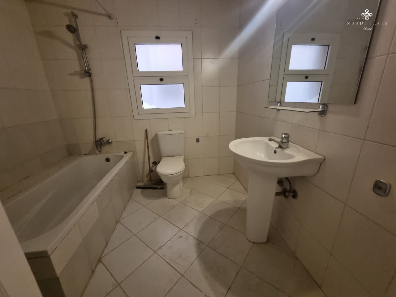 شقة واسعة ٤ غرف نوم ببلكونة في سرايات المعادي – ١٢٠٠ دولار-5095-gallery-20