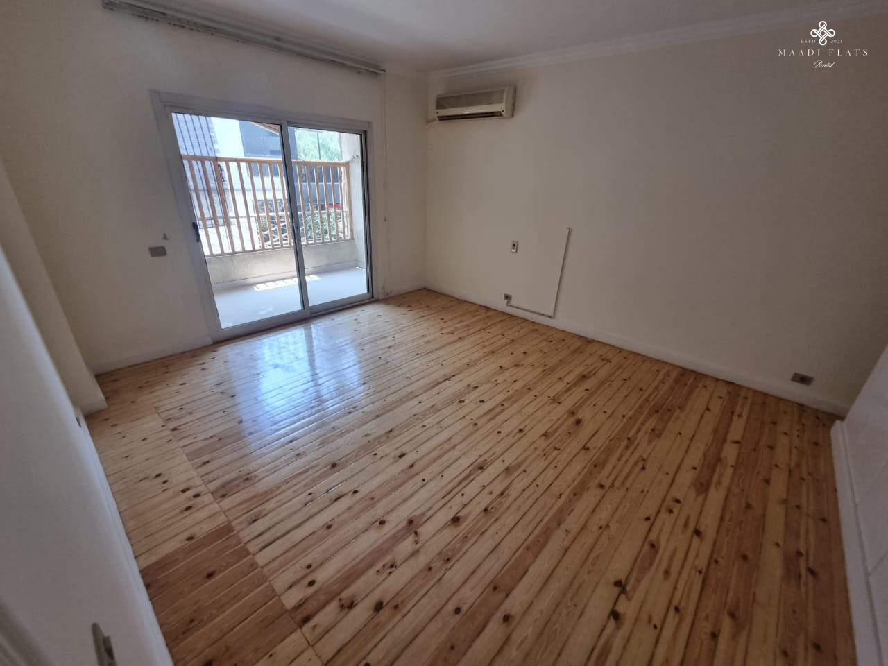 شقة واسعة ٤ غرف نوم ببلكونة في سرايات المعادي – ١٢٠٠ دولار-5095-gallery-21