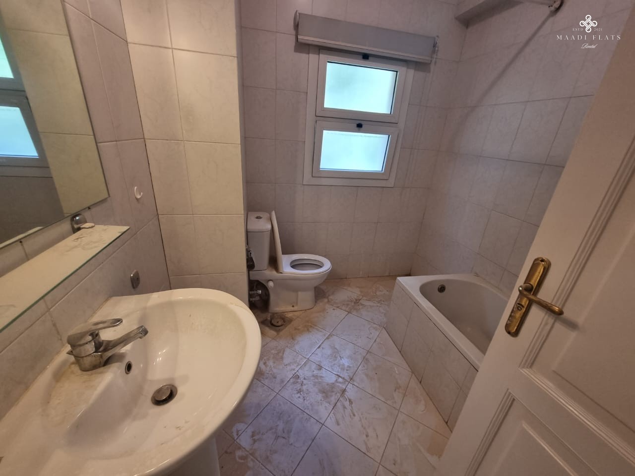 شقة واسعة ٤ غرف نوم ببلكونة في سرايات المعادي – ١٢٠٠ دولار-5095-gallery-26