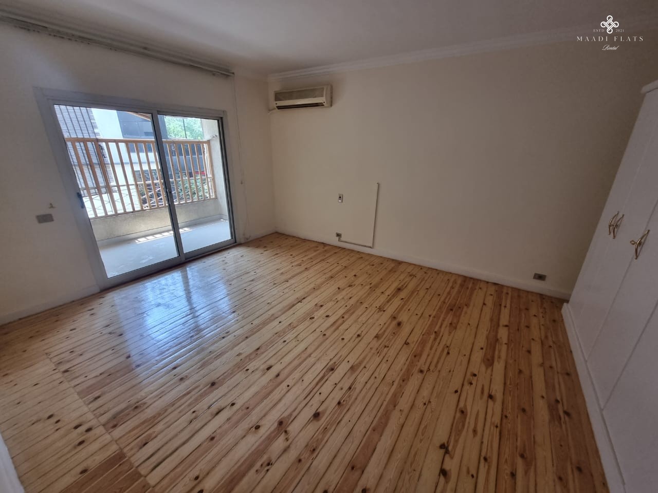 شقة واسعة ٤ غرف نوم ببلكونة في سرايات المعادي – ١٢٠٠ دولار-5095-gallery-27