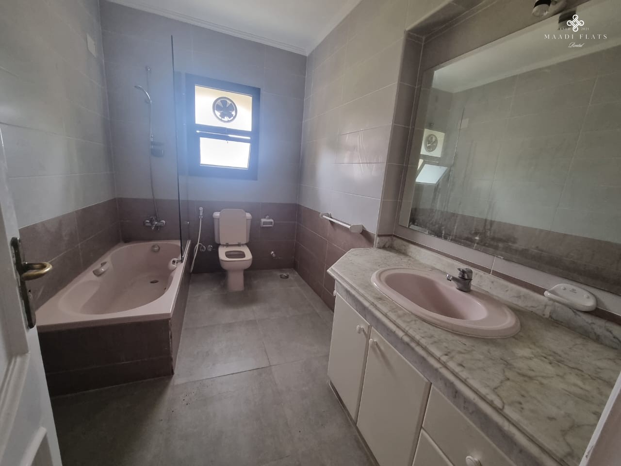 شقة واسعة للإيجار في موقع رئيسي في سرايات المعادى القاهرة مصر-5084-gallery-18