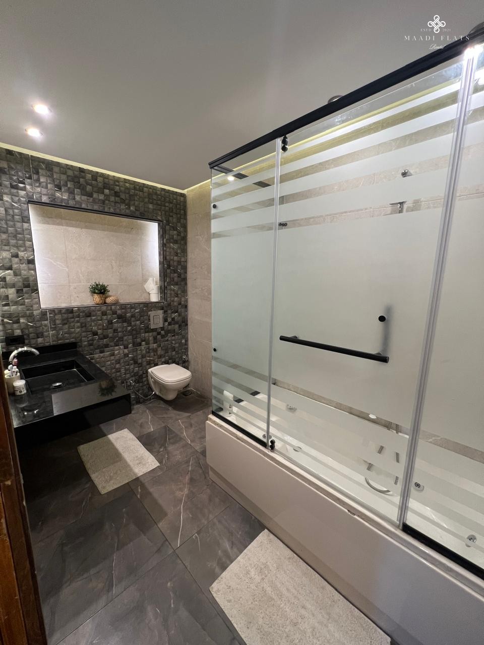 Two Bedrooms Close To Victoria Square And Cac-4920-gallery-4